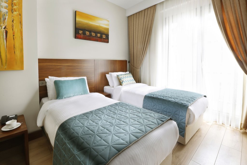 The White Orient Hotel 5