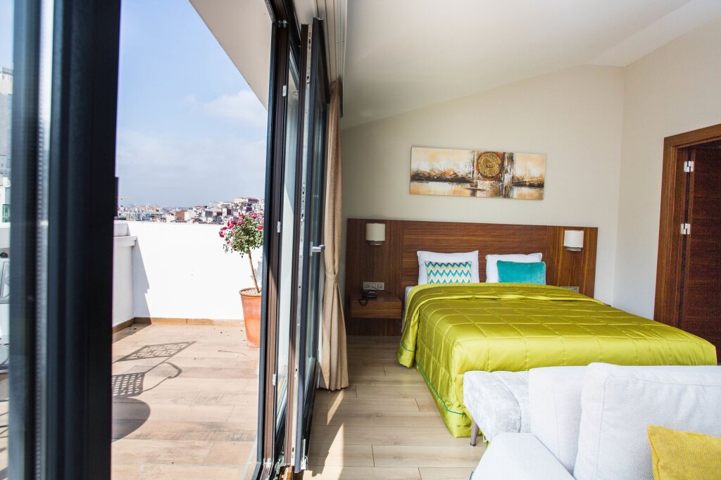 The White Orient Hotel 7