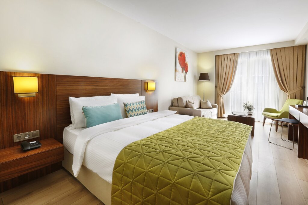 The White Orient Hotel 8