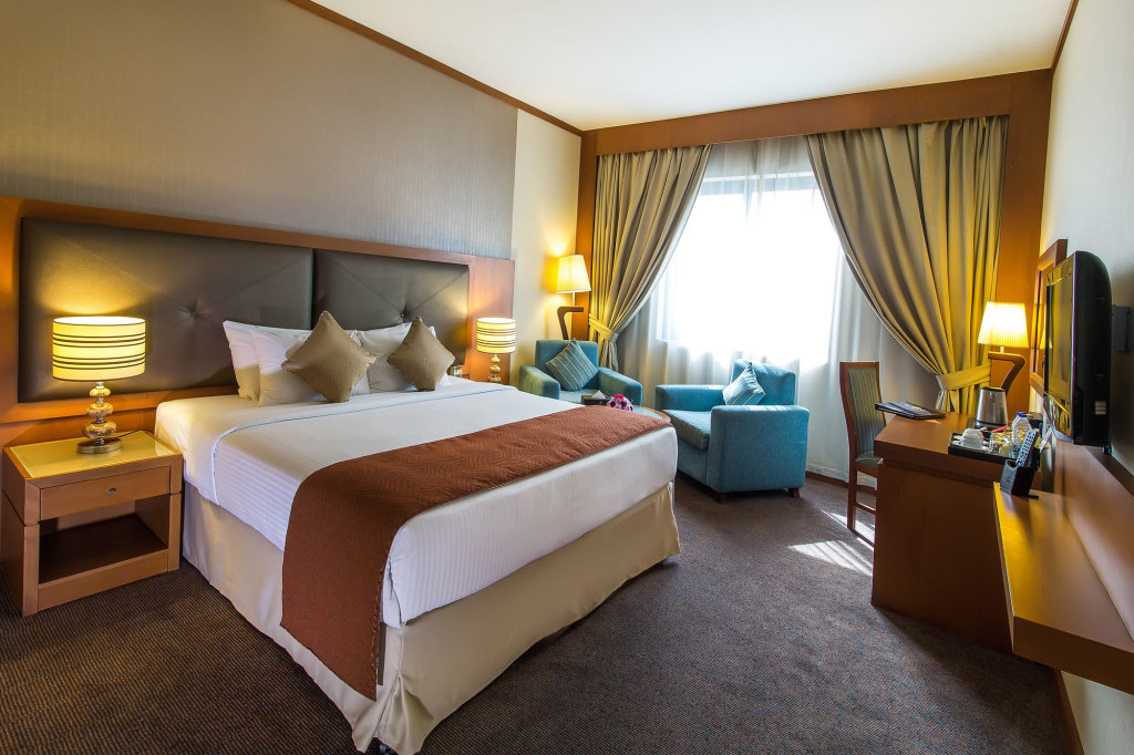 Landmark Summit Hotel 13