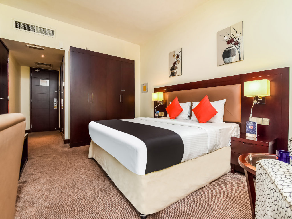 Landmark Summit Hotel 16