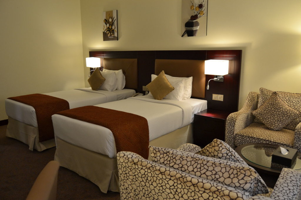 Landmark Summit Hotel 18