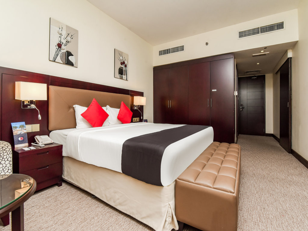 Landmark Summit Hotel 19