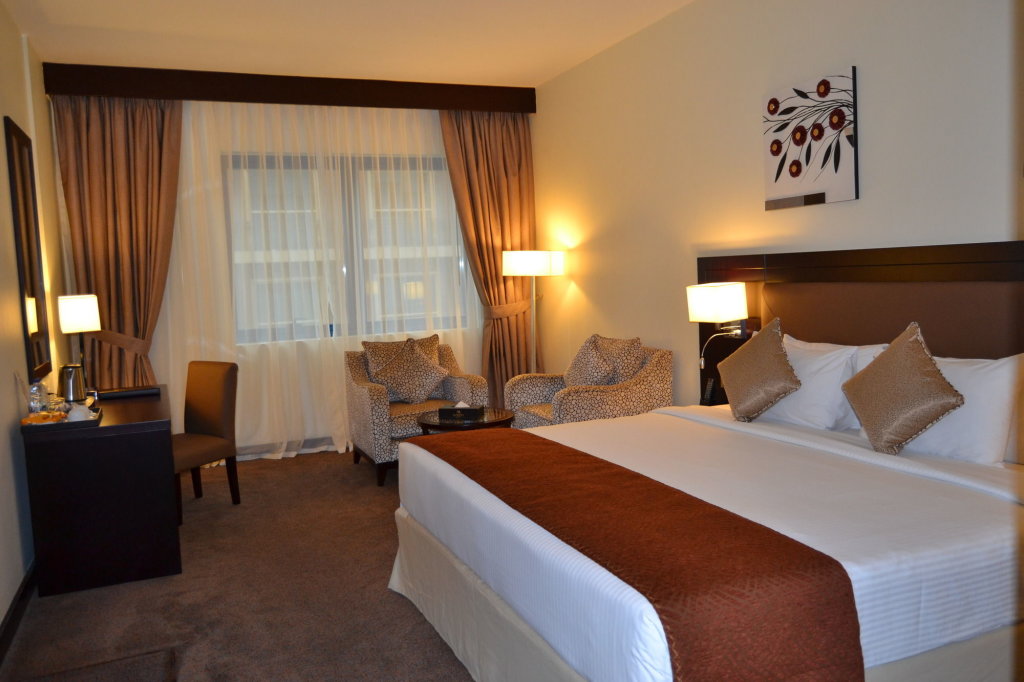 Landmark Summit Hotel 20