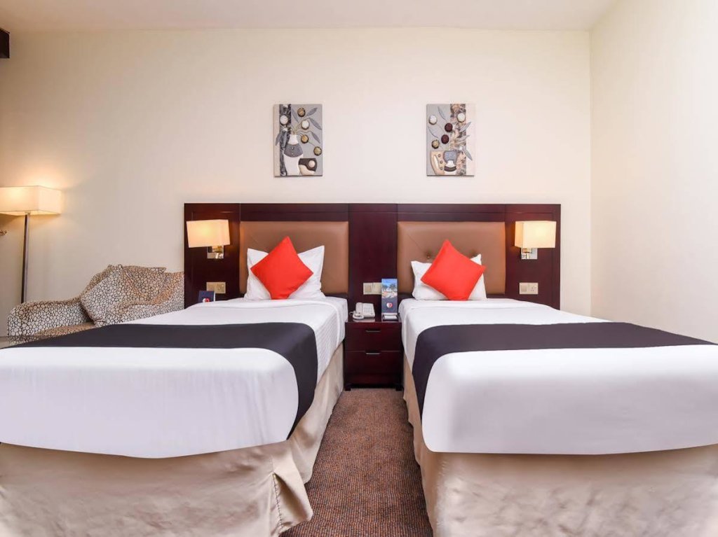 Landmark Summit Hotel 22