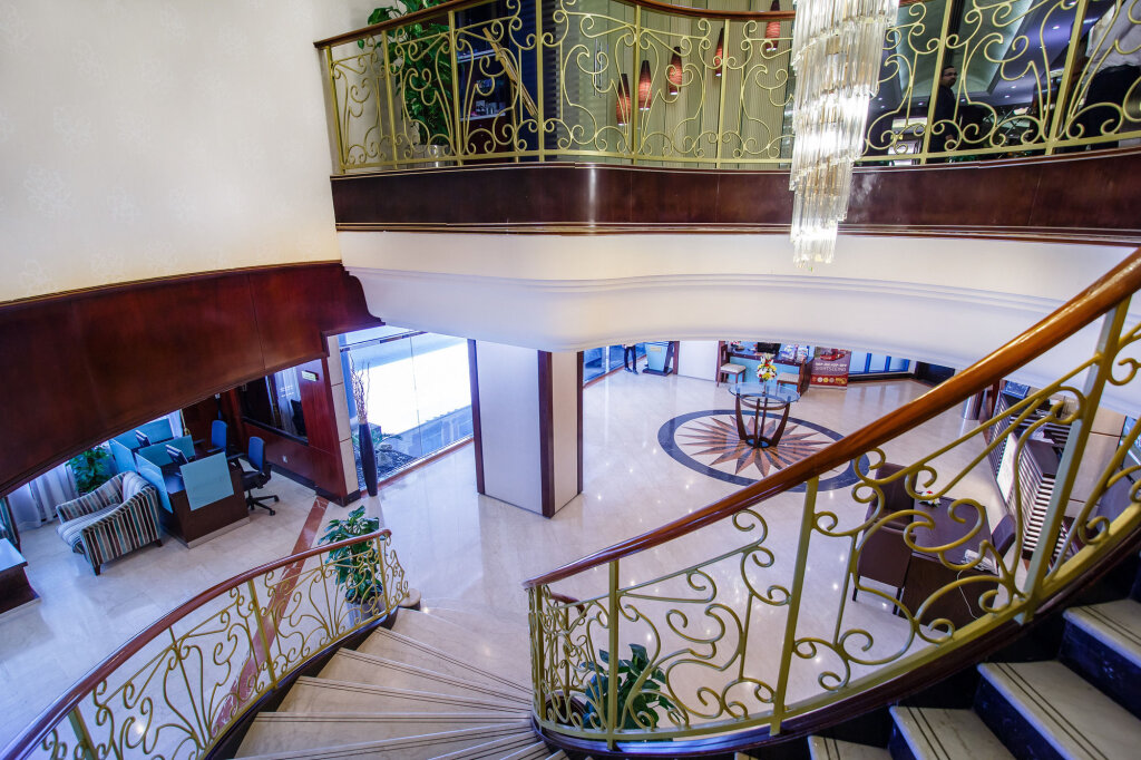 Landmark Summit Hotel 8
