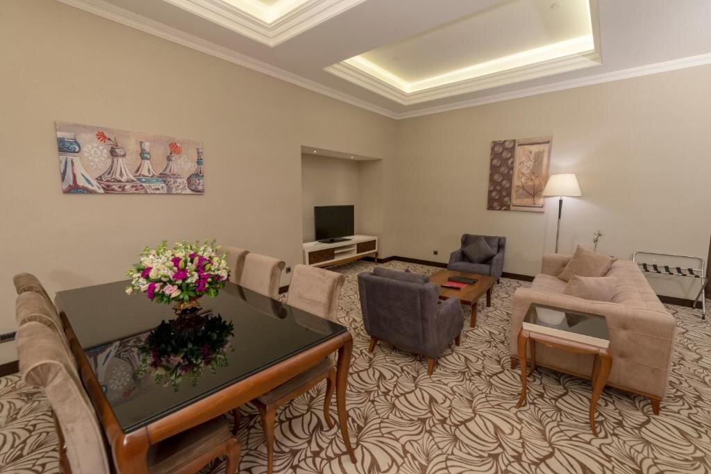 Ramada Hotel & Suites by Wyndham Istanbul Merter 8