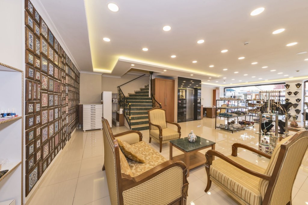 Magnaura House Hotel 12