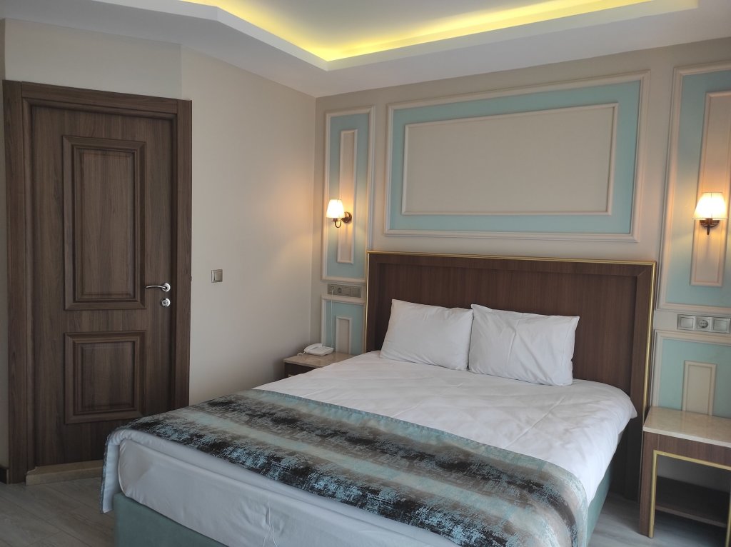 Magnaura House Hotel 18