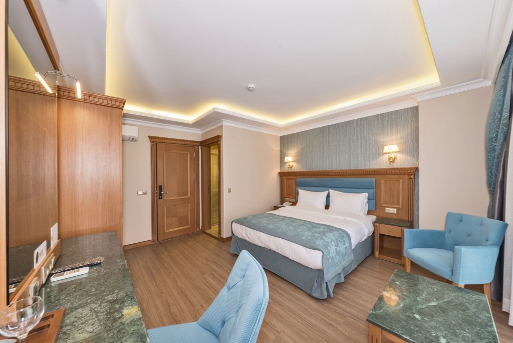 Magnaura House Hotel 21