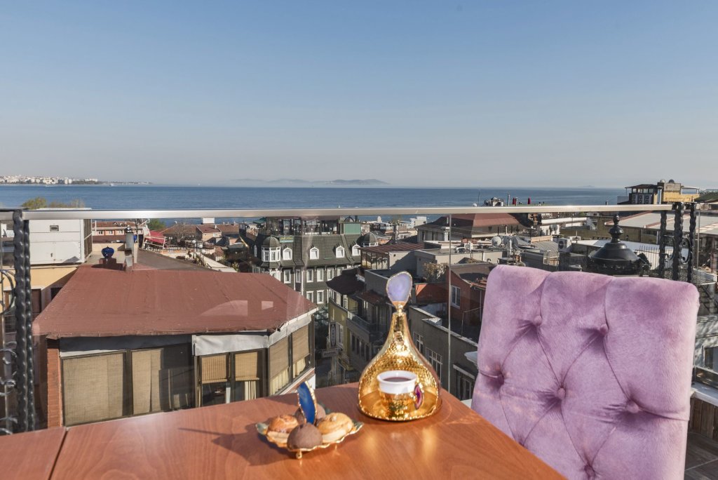 Magnaura House Hotel 6