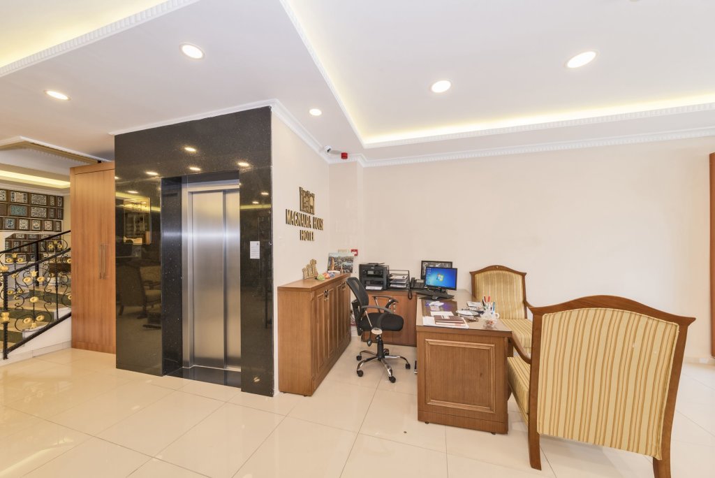 Magnaura House Hotel 9