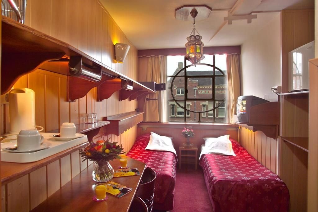 Nadia Hotel Amsterdam 11
