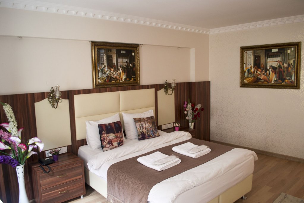 Peradise Hotel 1