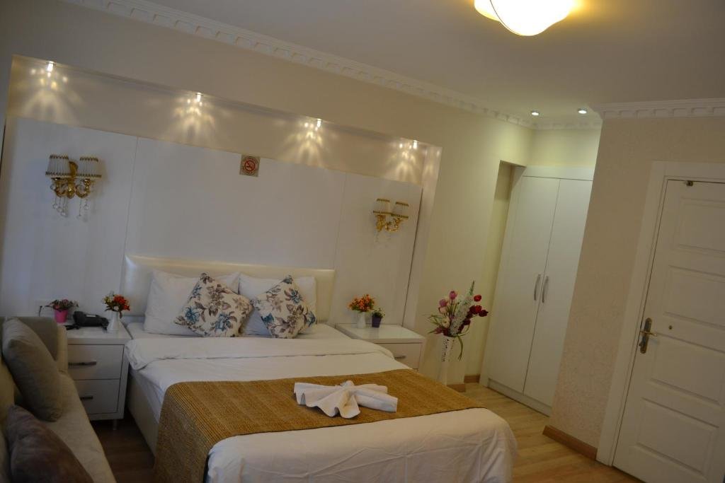 Peradise Hotel 14