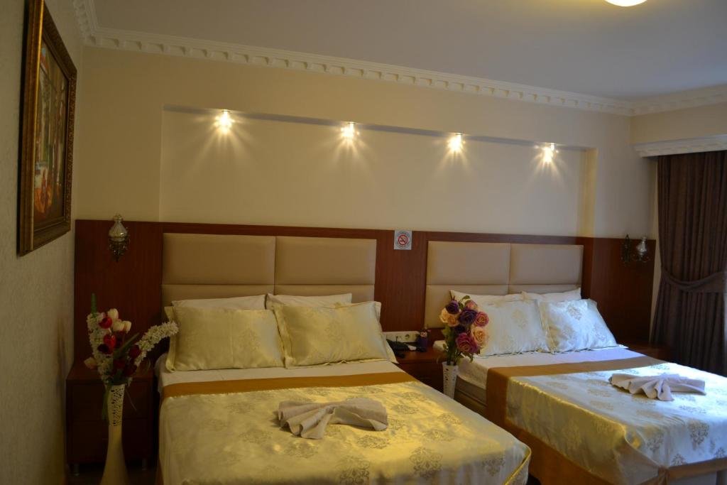 Peradise Hotel 18