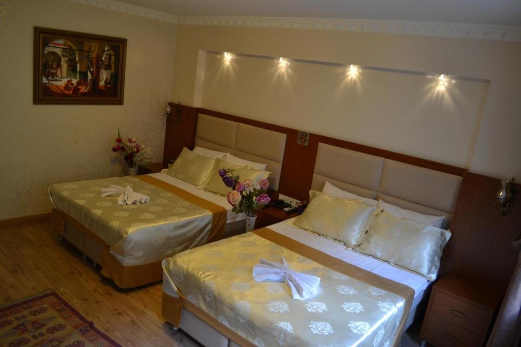 Peradise Hotel 19