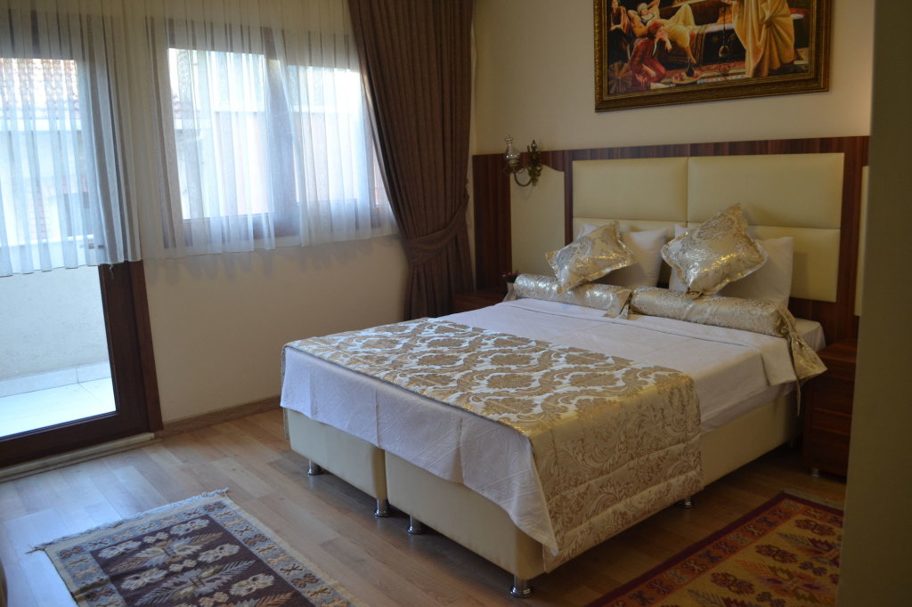 Peradise Hotel 2