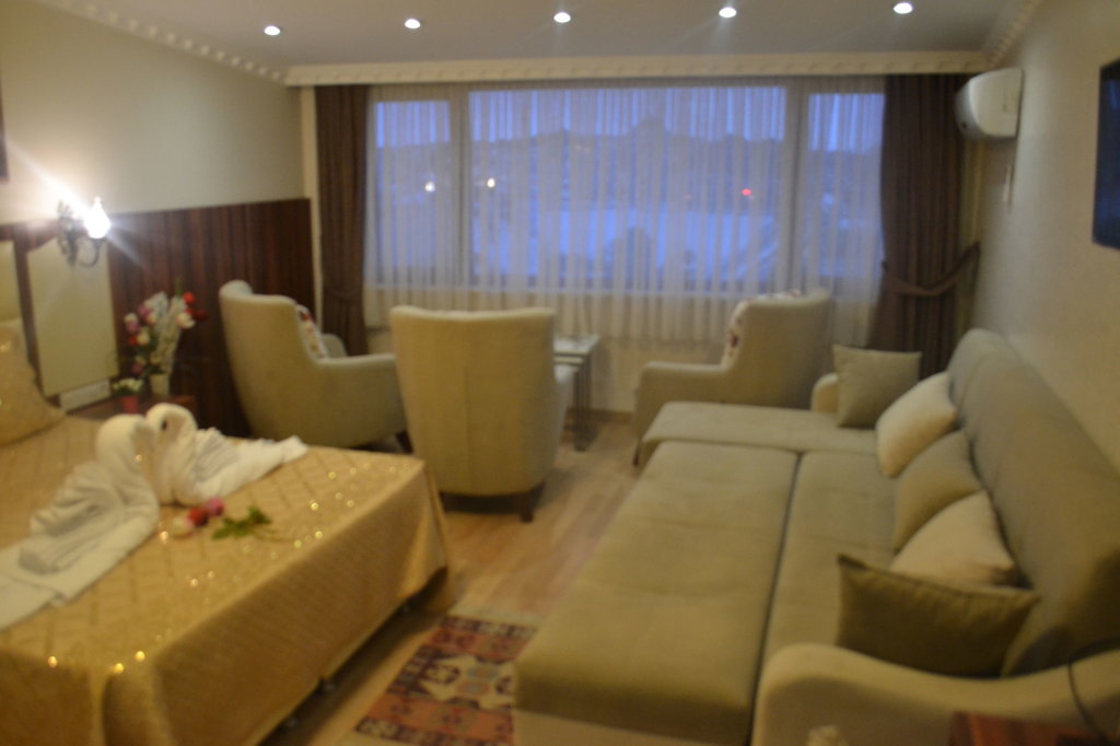 Peradise Hotel 5