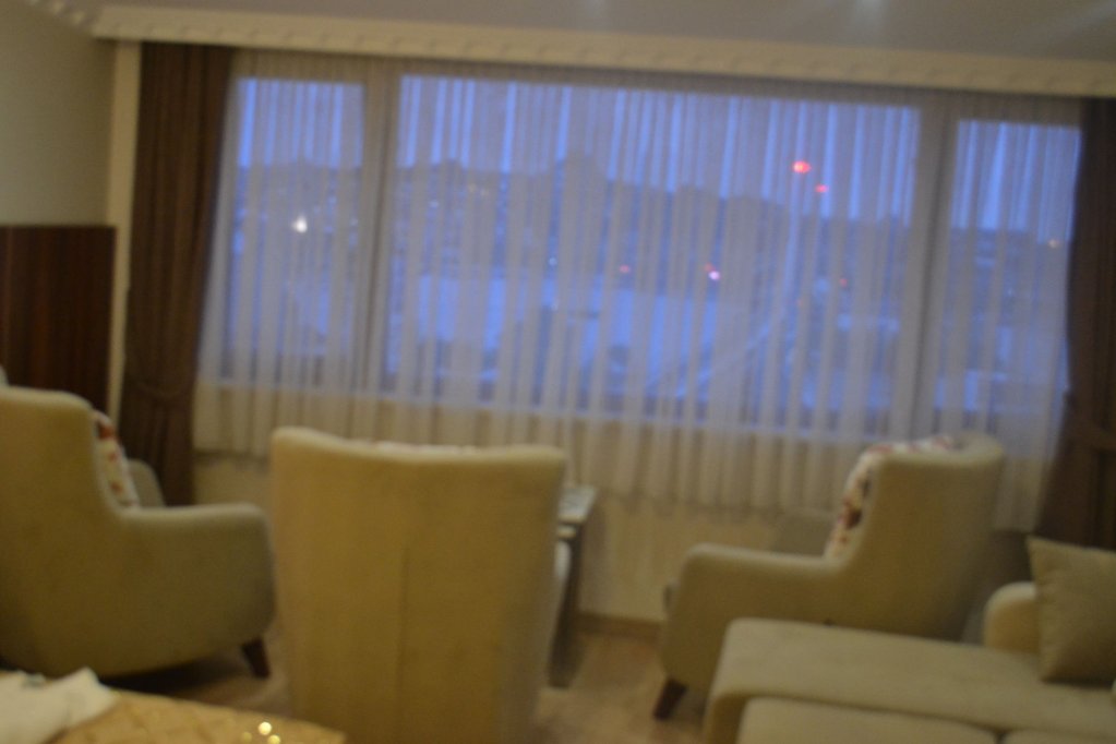 Peradise Hotel 8
