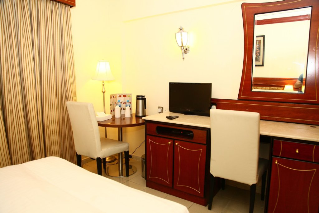 Saffron Hotel 18