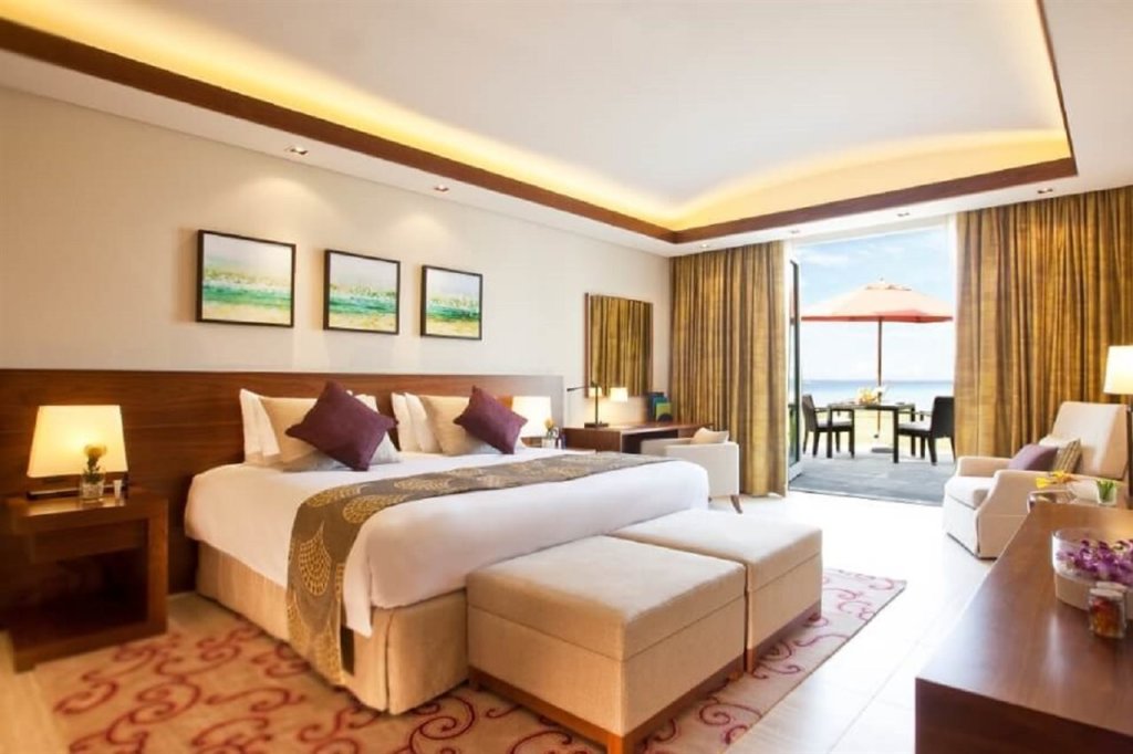 JA Palm Tree Court 20