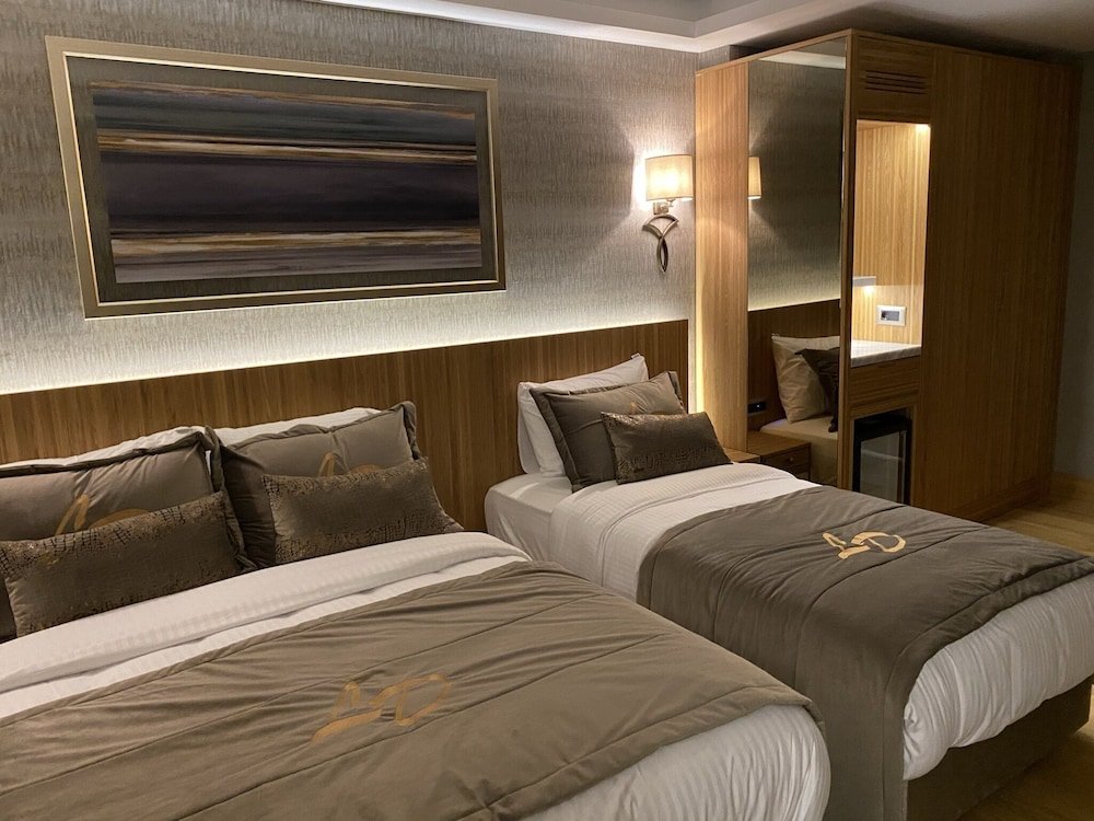 Lady Diana Hotel 23