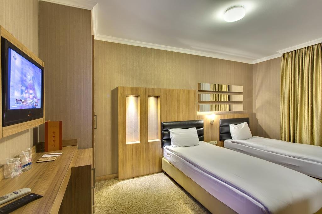 Hotel Antroyal 4