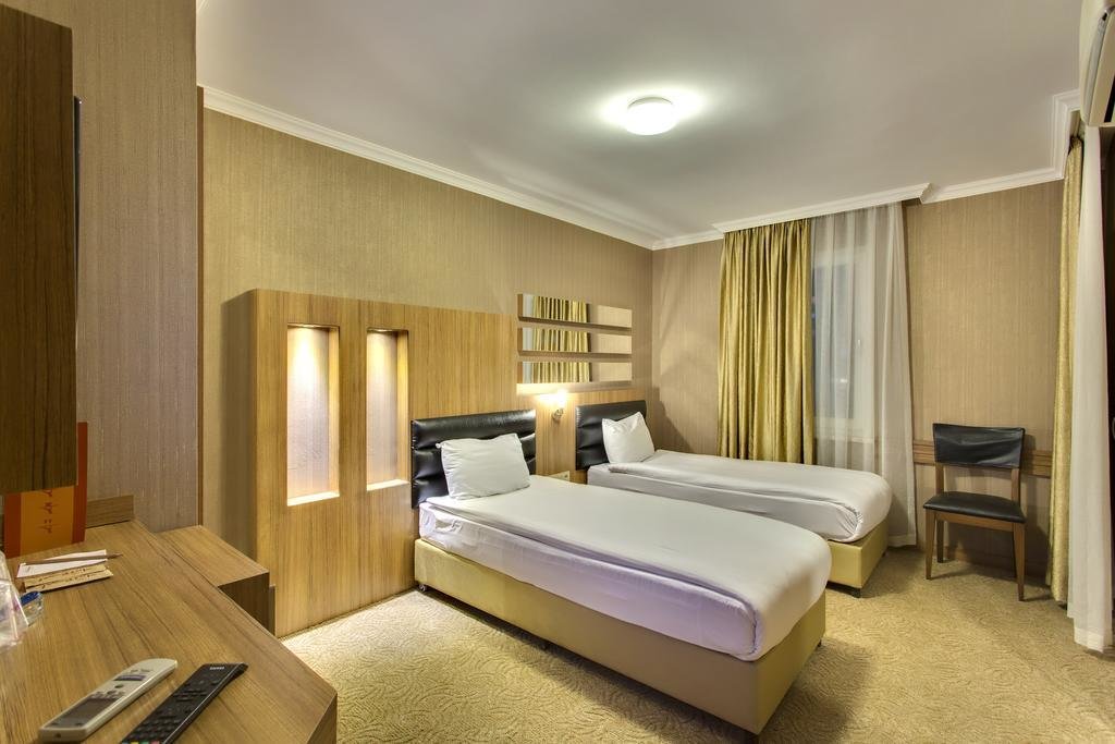 Hotel Antroyal 5