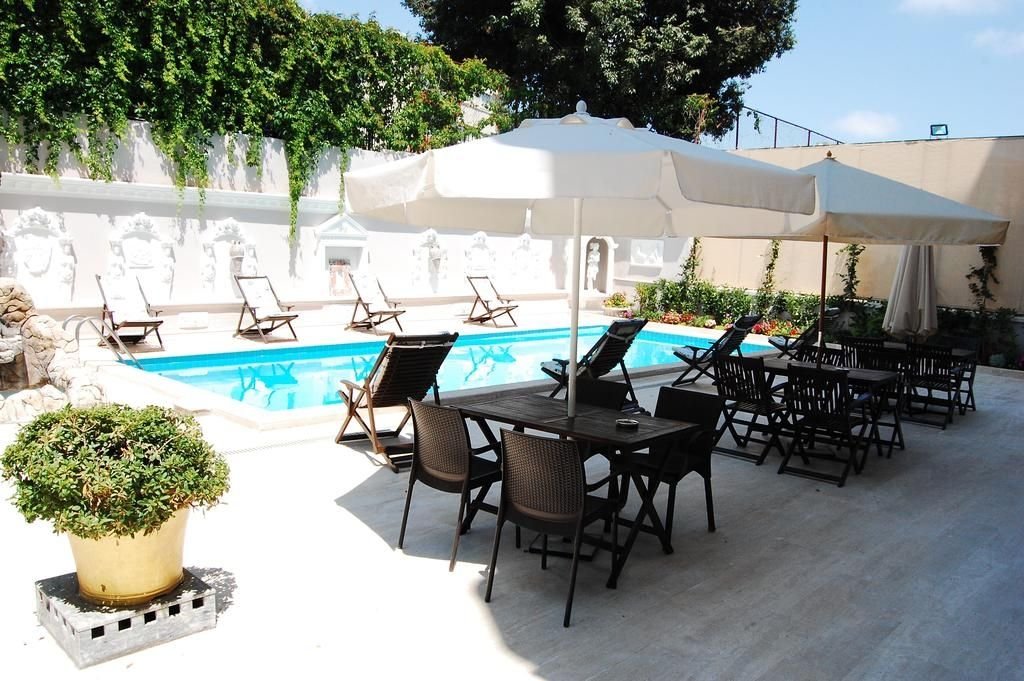 Triana Hotel 13