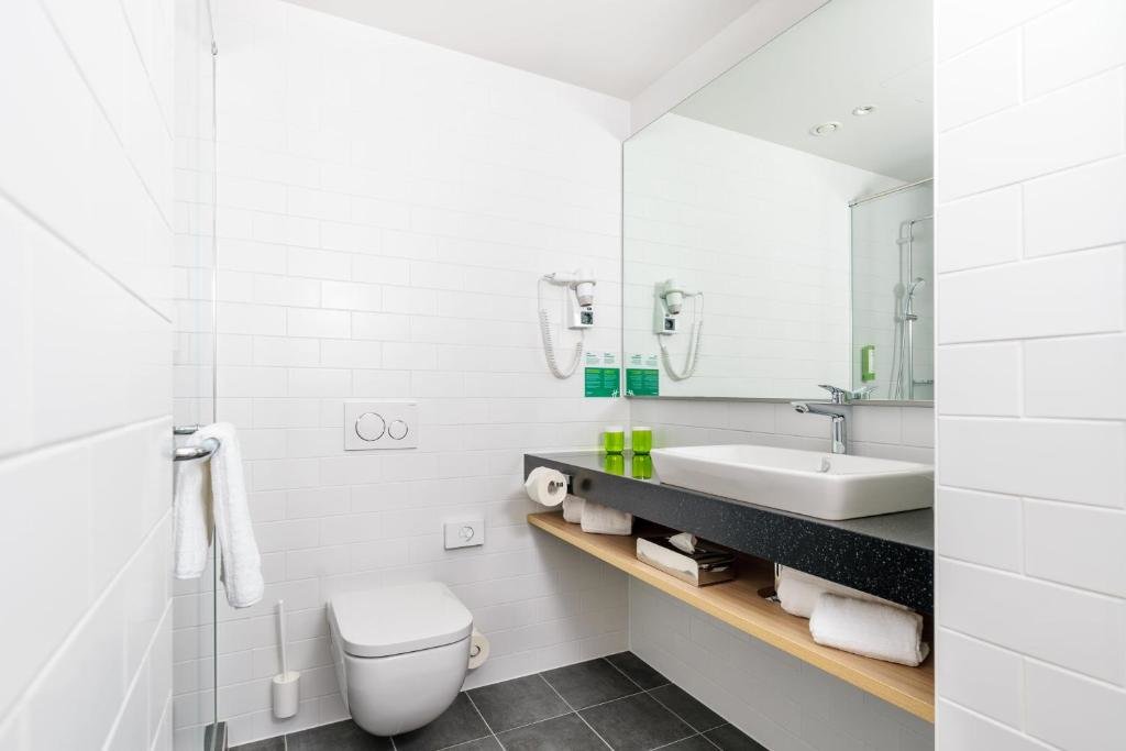 Holiday Inn Vienna - South, an IHG Hotel 1