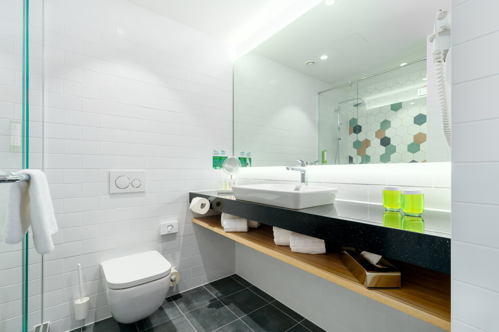 Holiday Inn Vienna - South, an IHG Hotel 2
