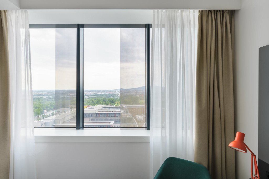 Holiday Inn Vienna - South, an IHG Hotel 8