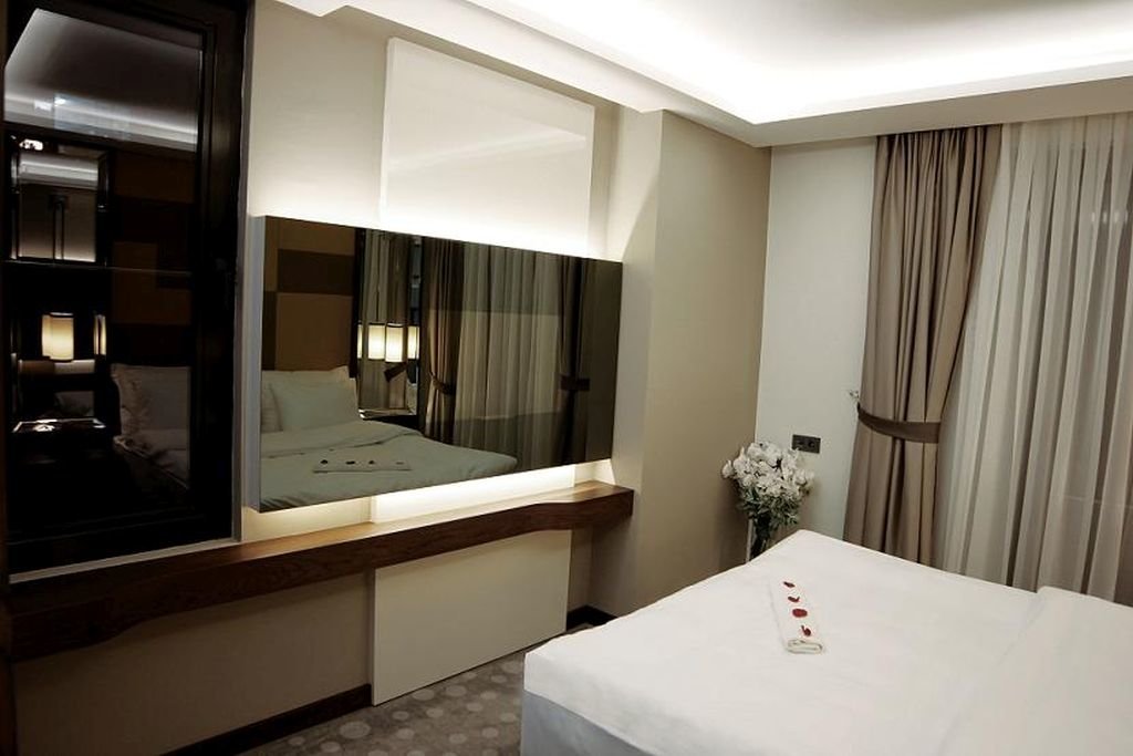 The Biancho Hotel Pera 8