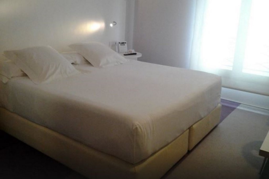 Room Mate Pau 1
