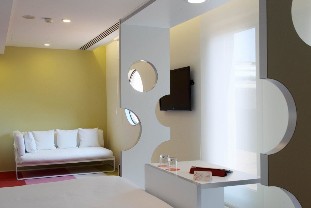 Room Mate Pau 23