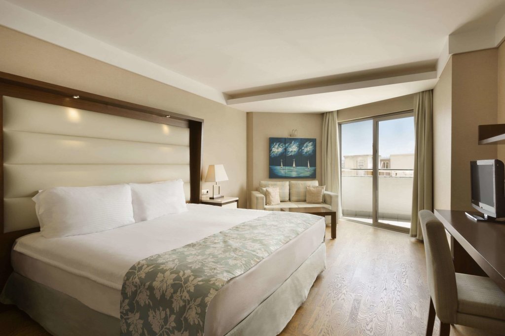 Ramada Plaza by Wyndham Antalya 6