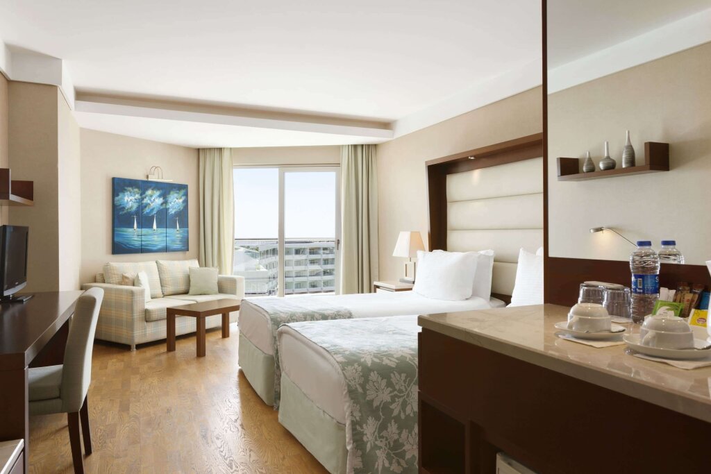 Ramada Plaza by Wyndham Antalya 8