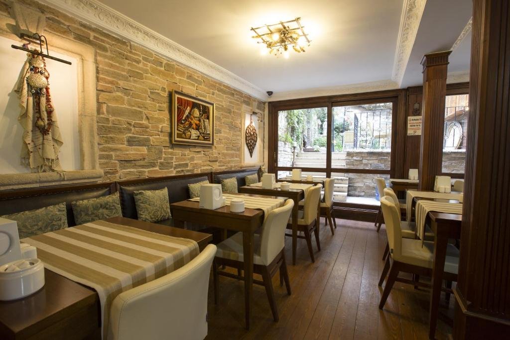 Sphendon Hotel 13