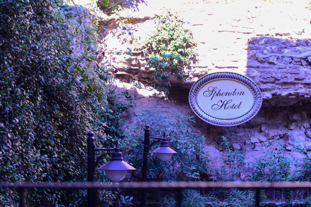 Sphendon Hotel 18