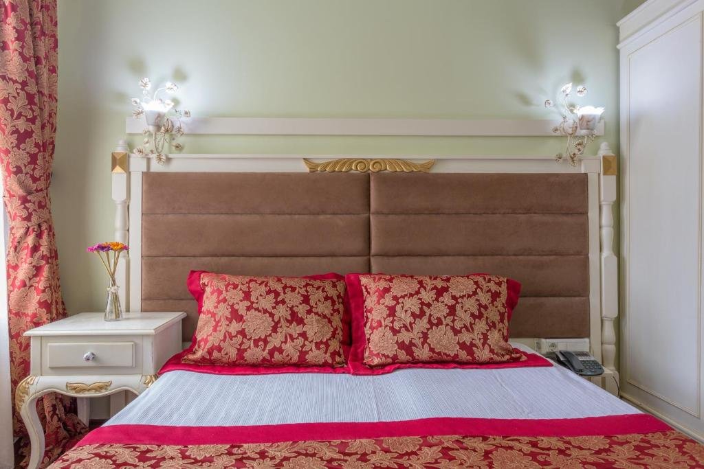 Sphendon Hotel 5