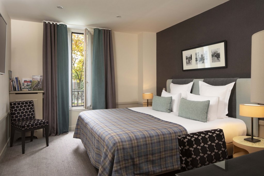 Hotel Aiglon 13