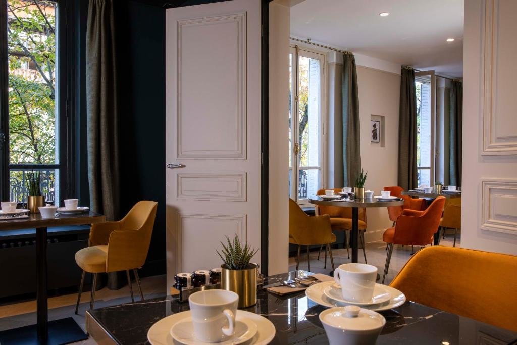 Hotel Aiglon 7