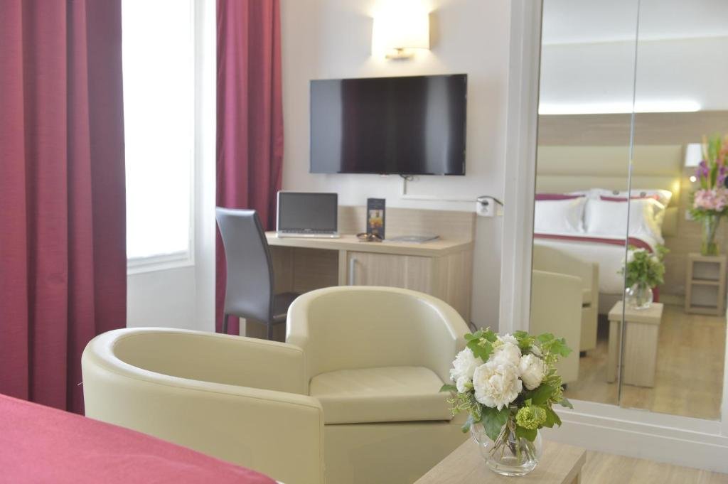 Hotel Unic Renoir Saint Germain 9