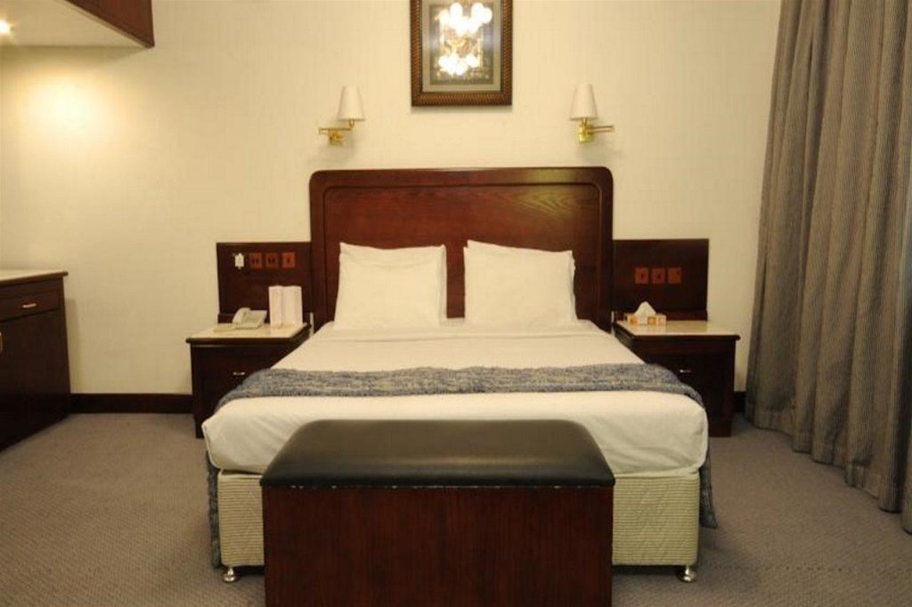 Astoria Hotel 17