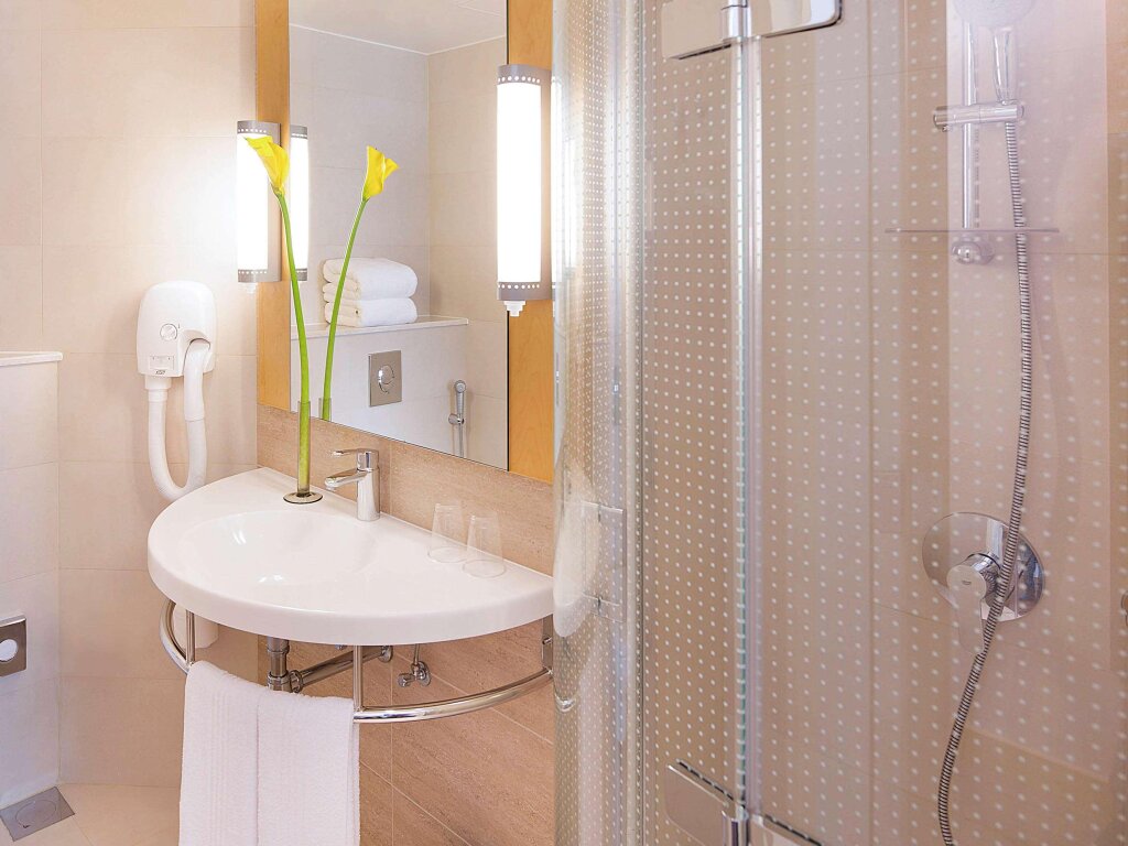 ibis One Central Hotel 15