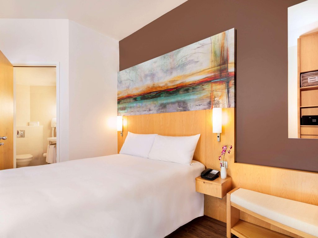ibis One Central Hotel 16
