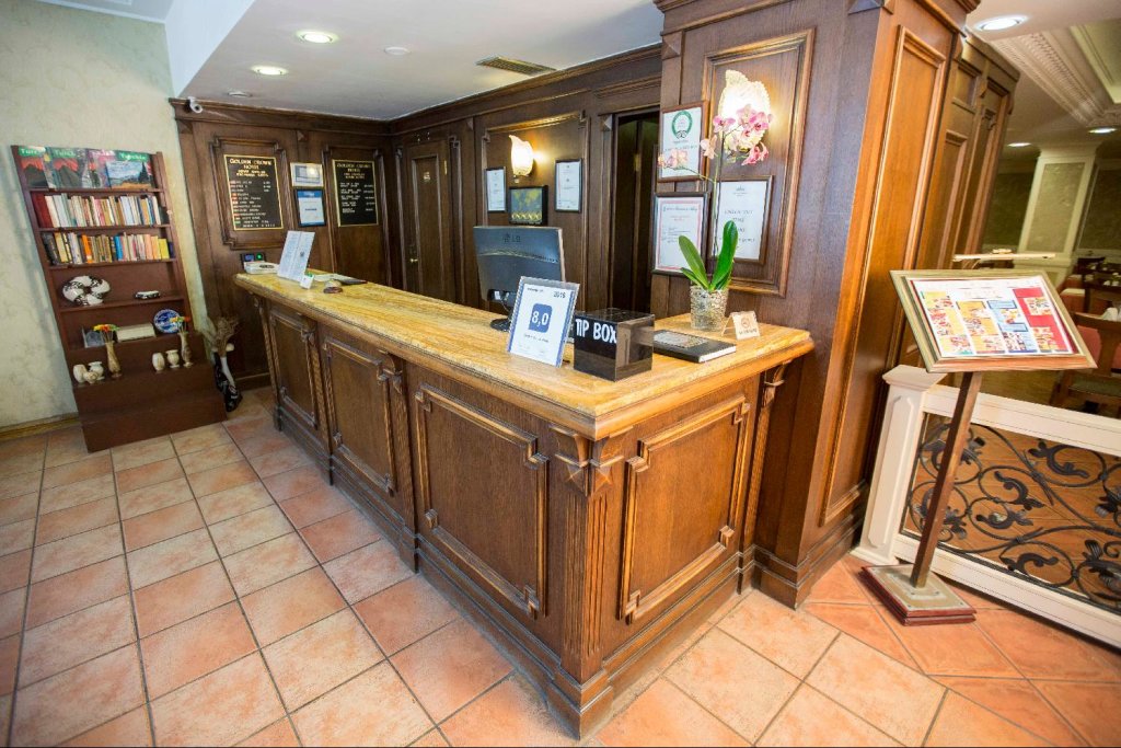 Hotel Golden Crown 10