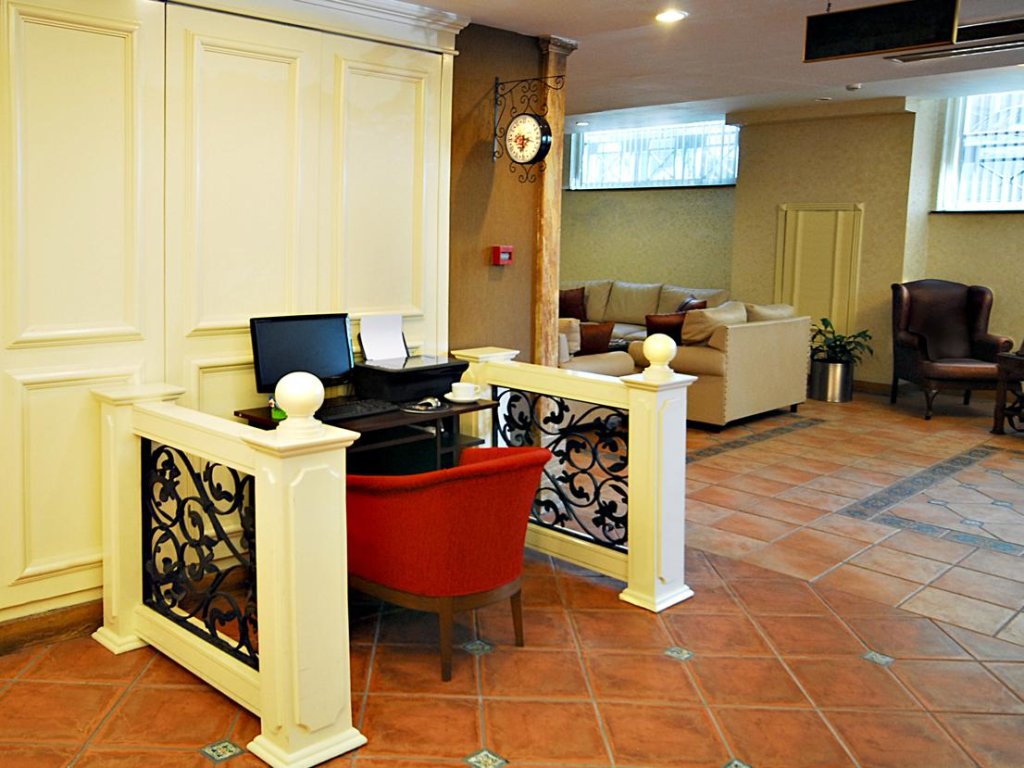 Hotel Golden Crown 13