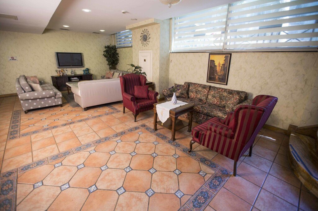 Hotel Golden Crown 19